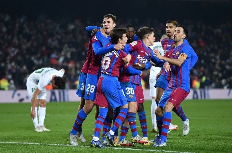 Soi kèo Barcelona vs Elche vòng 11 giải La Liga 2 soi keo barcelona vs elche 0h30 03 11 2