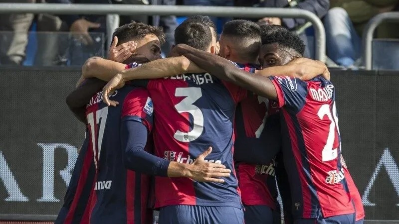 Soi kèo Cagliari vs Sassuolo vòng 9 giải Serie A 2 soi-keo-cagliari-vs-sassuolo-0h30-31-10-3